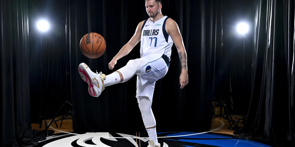 Luka Dončičs pirmssezonas fotosesijā. 