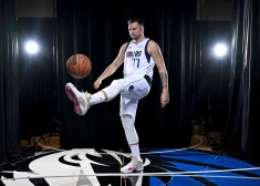 Luka Dončičs pirmssezonas fotosesijā. 