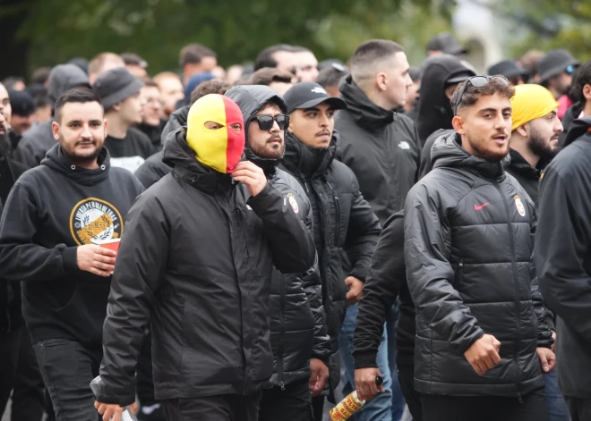 Turku līdzjutēji Rīgas ielās, gatavojoties RFS un "Galatasaray" UEFA Eiropas līgas spēlei "Daugavas" stadionā (foto: Juris Rozenbergs)