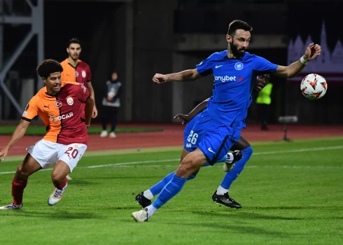 RFS ceturtdien Rīgā UEFA Eiropas līgā spēlēja neizšķirti 2:2 ar vienu no turnīra favorītēm Turcijas klubu Stambulas "Galatasaray", izcīnot pirmo punktu grupas turnīrā.