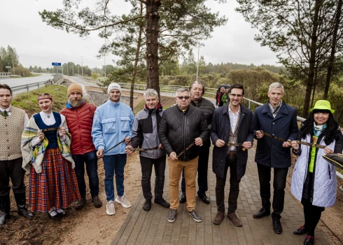 Gājēju un velobraucēju infrastruktūras un atjaunotā tilta pār Pelītes upi svinīgā atklāšana.