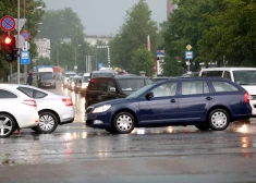 Finanšu ministrija no nākamā gada rosina celt transporta ekspluatācijas nodokli