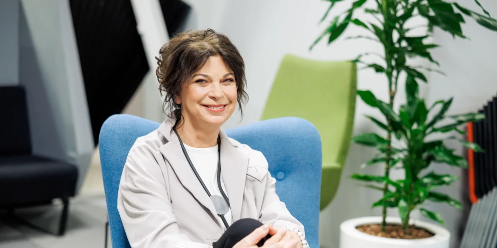 "Esmu pārliecināta, ka “Burku studijā!” veicinās veselīgu attiecību veidošanu un uzturēšanu ikvienā ģimenē, atliek vien pie tā strādāt un veltīt laiku, līdz tas iesakņojas katra personīgajā pieredzē,” stāsta psihoterapeite Aina Poiša.