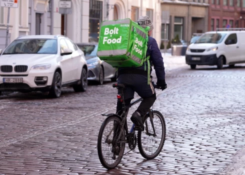 "Bolt Food" kurjers Vecrīgā.