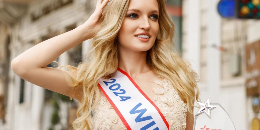 Латвийская красавица с короной победительницы конкурса красоты Miss Supertalent World.