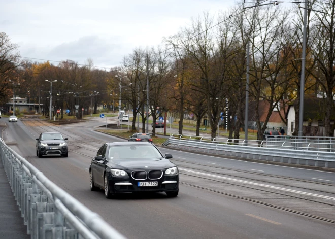 Saeima atvieglo transportlīdzekļu reģistrāciju Baltkrievijas bēgļiem