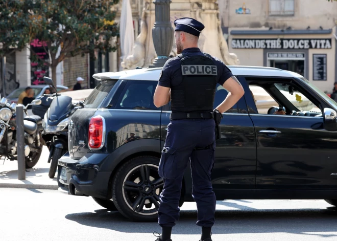 Marseļā 50 reizes sadurts un dzīvs sadedzināts 15 gadus vecs jaunietis