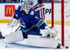 Vankūveras “Canucks” treneris iepriecina par Artūra Šilova statusu komandā pirms jaunās NHL sezonas