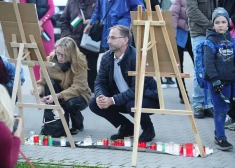 Aizsardzības ministrijas parlamentārais sekretārs Atis Švinka palestīniešu civiliedzīvotāju upuru piemiņas pasākumā Esplanādē 5. oktobrī (foto: Juris Rozenbergs)