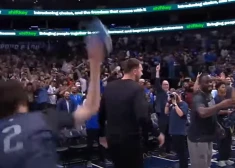 VIDEO: Luka Dončičs trāpa fantastisku tālmetienu — komandas biedrs dusmīgs, derībās zaudējot 100 000 dolāru!