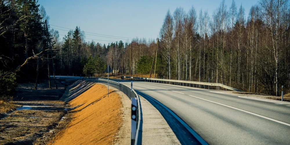 Valmieras šosejas (A3) posms no Braslas upes līdz Straupei.