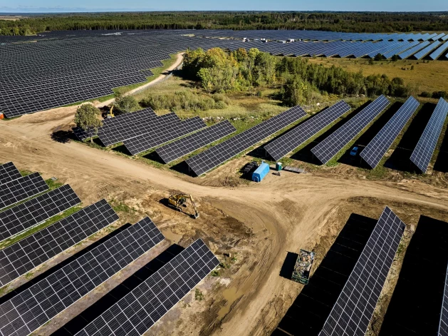 Igaunijā darbu sāk Baltijā lielākais saules parks ar ražošanas jaudu virs 77 MW.