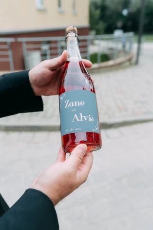 Dzēriens, ko jaunais pāris - Zane un Alvis - baudīja savā svētku dienā.