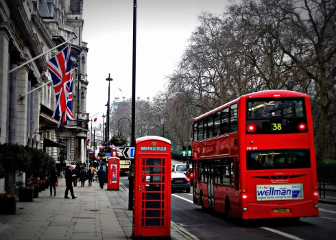 Londona nestāvēs malā, sastopoties ar šādiem pārkāpumiem, un turpinās izmantot sankcijas pret Krievijas diktatora Vladimira Putina režīmu.