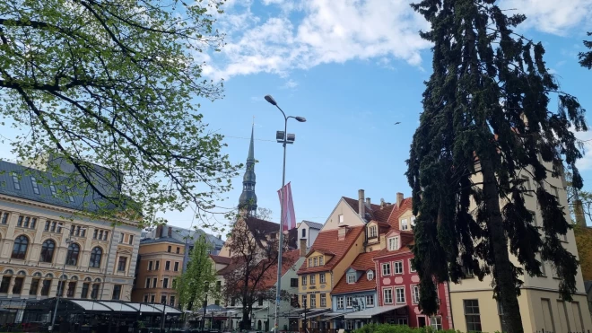 Vecrīgas jumti un torņi no Līvu laukuma puses.