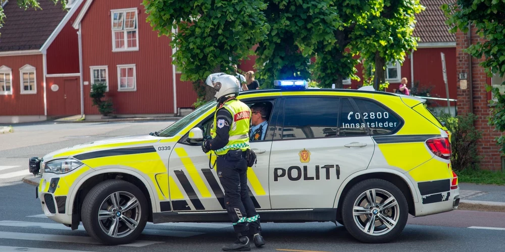 Policistiem, kas parastos apstākļos nav bruņoti, pavēlēts patrulējot nēsāt ieročus.
