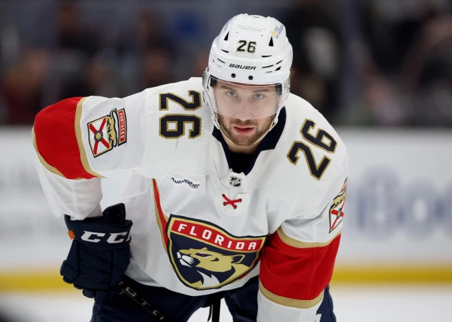 Balinskis NHL sezonu sāks "Panthers" trešajā aizsargu pārī