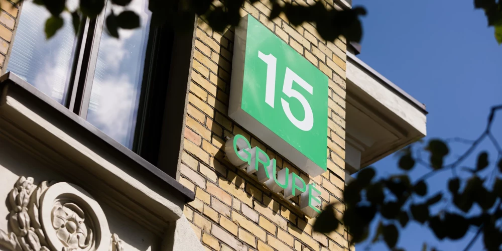 “15min” grupai pieder ziņu portāls “15min”, Lietuvas radiostacijas “M-1”, “M-1 Plus”, “Lietus”, “M-1 Dance”, “Laluna”, kā arī žurnāli “Žmonės”, “Ji”, “Legendos”, ziņu aģentūra “BNS”, un drīzumā tā iegādāsies arī reklāmas aģentūru “Reklamos ekspertai”.