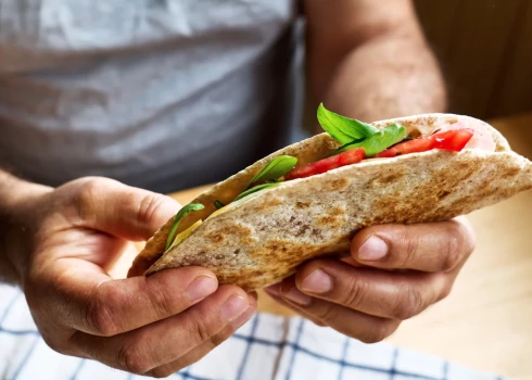 Grilēta pita ar sieru.