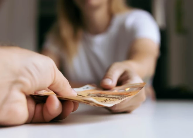 "Nav viegli par to runāt, bet vajag." Latviešu attieksme pret naudu, aizņemšanos un parādiem