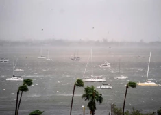 "Miltons" jau ārdās Floridas rietumu piekrastē