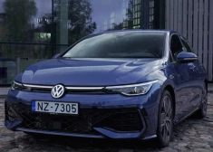 Savā 50. jubilejas gadā VW Golf pieejams ar benzīna dzinējiem ar un bez vieglā hibrīda sistēmas, kā arī TDI dīzeļdzinēju. 