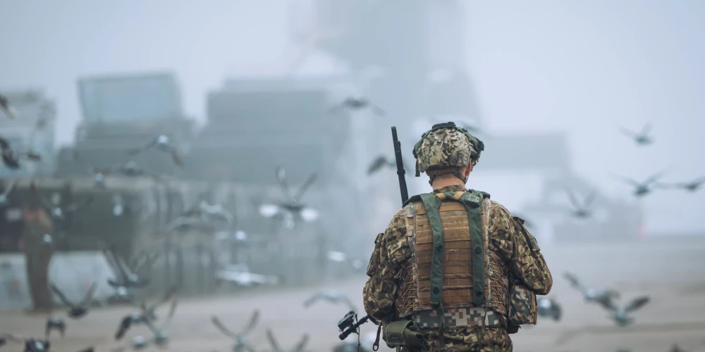 Patlaban krīzes situācijās militārajā dienestā nevar pieņemt motivētus ārzemniekus.
