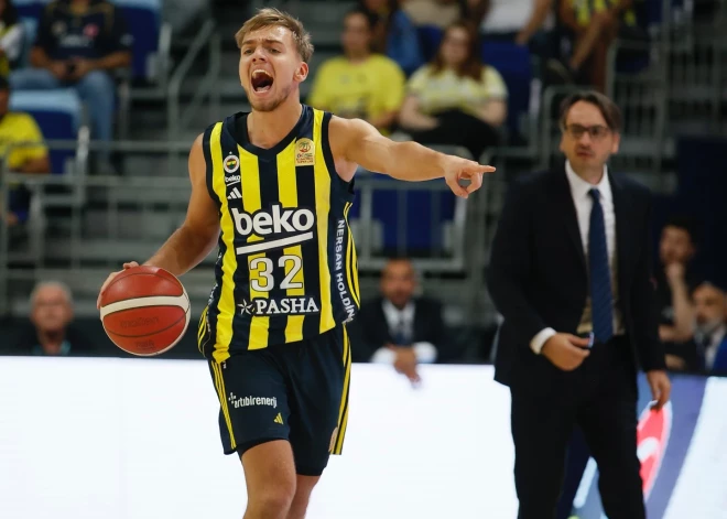 Artūrs Žagars plosās "Fenerbahce" uzvarā pār Šmitu un "Anadolu Efes"; komentētājs sajūsmā par izšķirošo tālmetienu