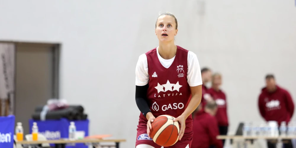 Latvijas sieviešu basketbola izlases snaipere Kitija Laksa.