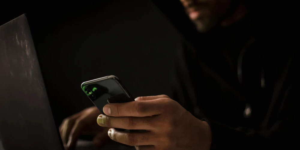 Как отмечает Tele2, одна из самых популярных фишинговых схем была связана с сайтом знакомств, который предлагал возможность романтического общения с женщинами более старшего возраста.