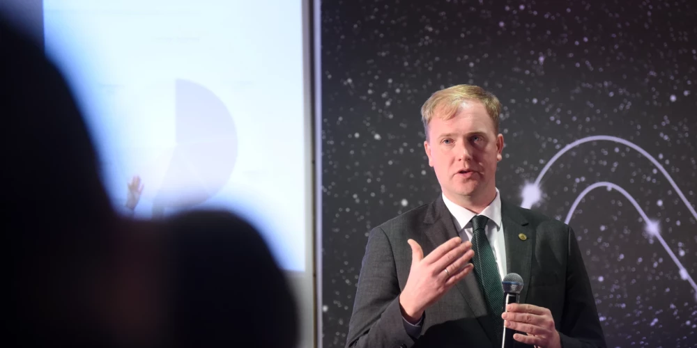 Vizītes ietvaros Latvijas uzņēmēju un pašvaldību pārstāvniecībai esot iecerētas tikšanās ar dažādiem Vācijas uzņēmumiem un amatpersonām, kā arī dalība izstādē “Smart country convention”. Tā pulcē vairāk nekā 15 tūkstošus dalībniekus.