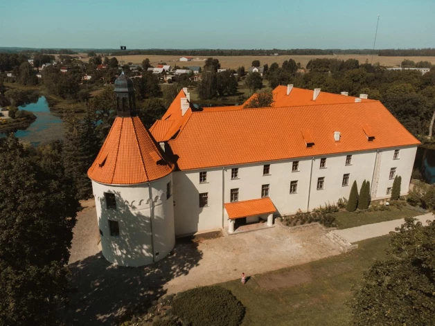 Jaunpils pils atdzimst pēc 2023. gada vētras – atjaunošanas darbi veiksmīgi pabeigti.