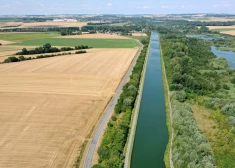 Jaunais 54 metrus platais kanāls spēs uzņemt lielos kravas kuģus.