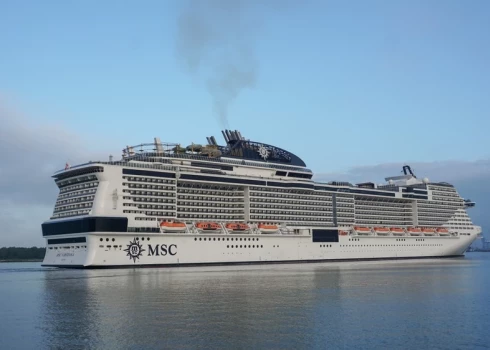 Лайнер MSC Virtuosa.