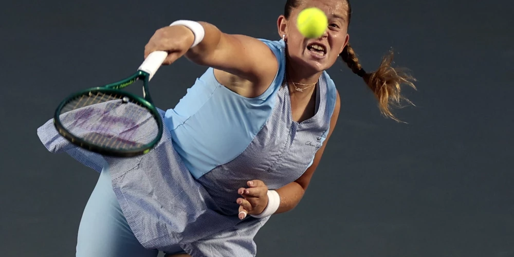 Aļona Ostapenko.