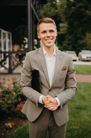 Krišjānis Berķis, kāzu vadītājs jau 10 gadus, nākamā viņam būs 11. kāzu sezona.