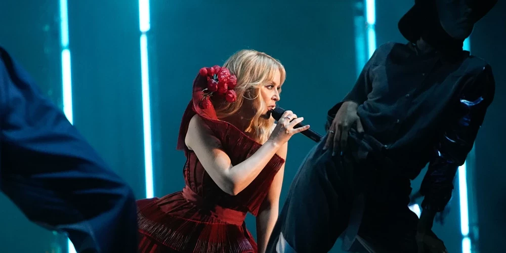 Dziedātāja Kailija Minoga.