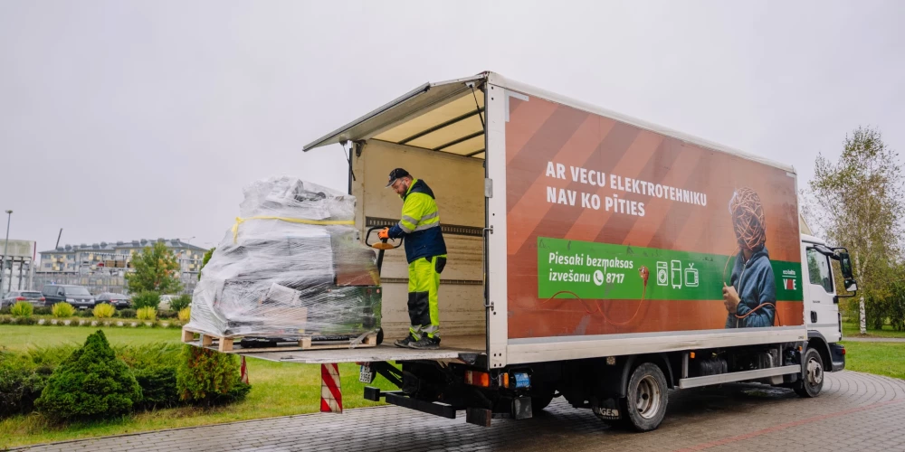 "Eco Baltia vide" un "Lidl" ziedo vairāk nekā 260 atjaunotas elektroierīces Valmieras SOS Bērnu ciematam. 