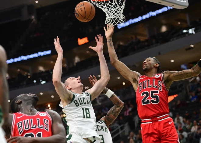 VIDEO: Pasečņikam sulīgs danks uzvarētā NBA pārbaudes spēlē