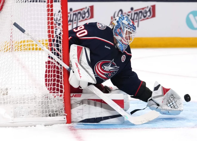 Merzļikins atvaira 18 metienus "Blue Jackets" zaudējumā, Girgensons izceļas ar trim spēka paņēmieniem "Lightning" uzvarā