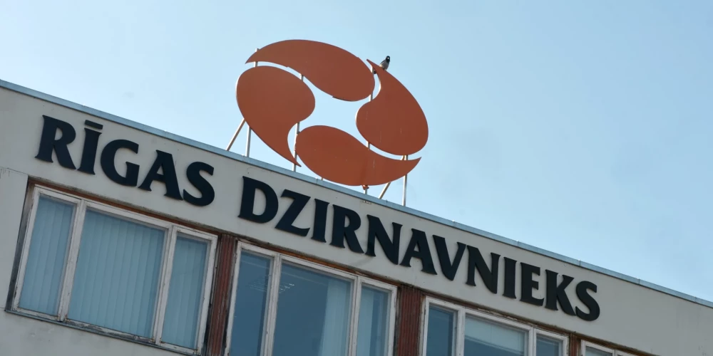 AS ''Rīgas dzirnavnieks'' ēka ar logo.