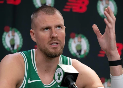 Kristaps Porziņģis Bostonas "Celtics" mediju dienā. 