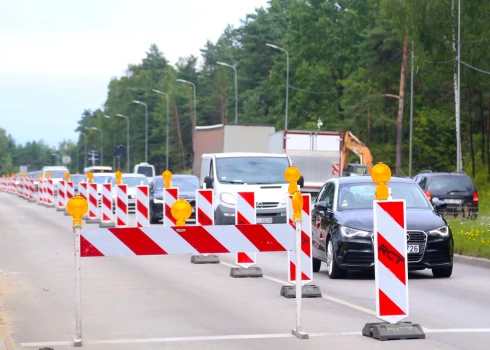 Satiksmes ministrija norāda, ka pašlaik netiek izskatīti likuma grozījumi vieglajiem transportlīdzekļiem.