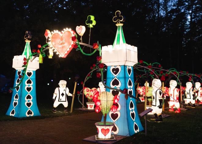 Mežaparkā darbu sāk multimediju gaismas izstāde “Alise Brīnumzemē”