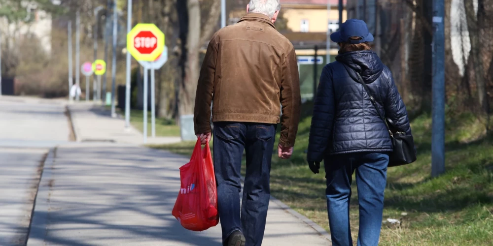 Cilvēki uz ielas.