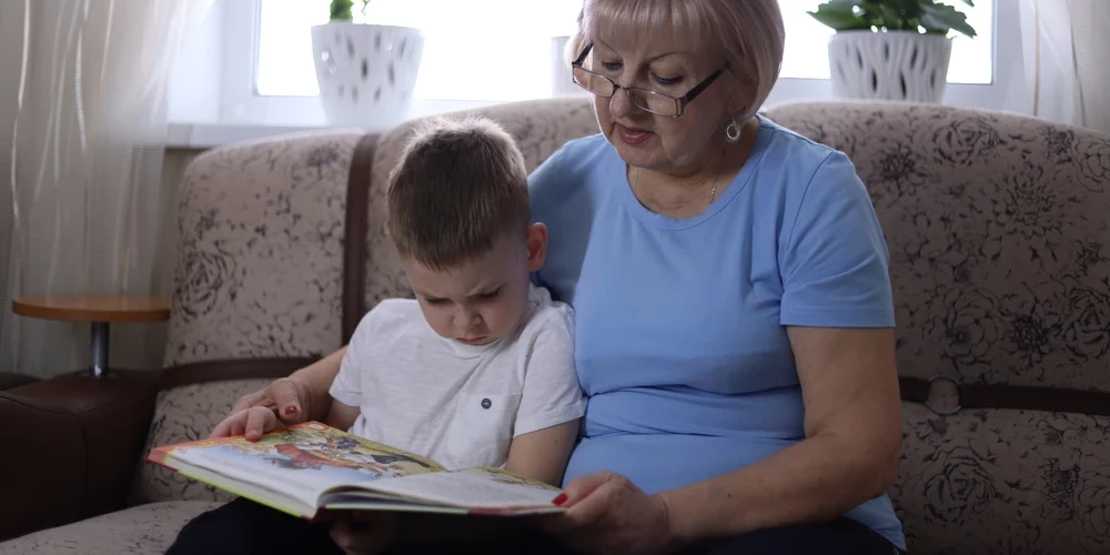 Skaistas emocijas var piedzīvot, arī nedodoties ceļojumā, jo patiesībā arī brauciens pie omītes varbūt kā tāds maz ceļojums, ar pastaigām, spēlēm un kopā būšanu.