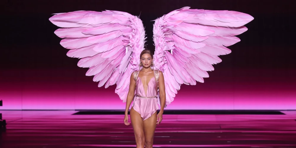 Džidži Hadida 2024. gada "Victoria's Secret" skatē.