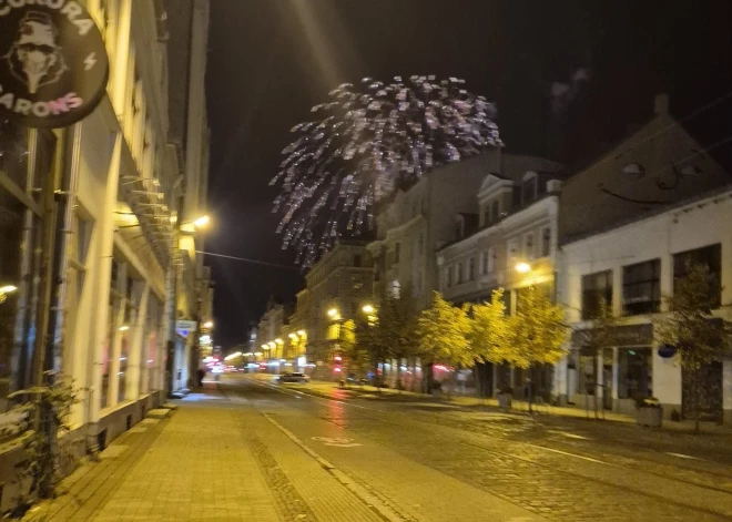 VIDEO: “Sāku domāt, vai jāķer x stundas soma...” rīdziniekus naktī izbiedē trokšņi pilsētas centrā