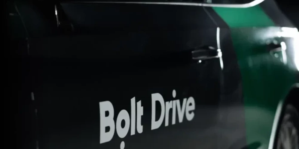 По словам руководителя Bolt Drive в Латвии Эдвина Кажокса, "за все, что происходит с автомобилем во время аренды, отвечает арендатор".