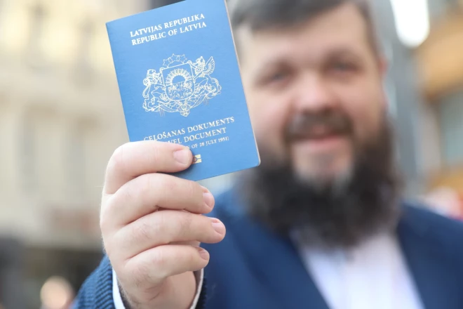 Krievijas opozicionāra Dmitrija Savina ceļošanas dokuments.